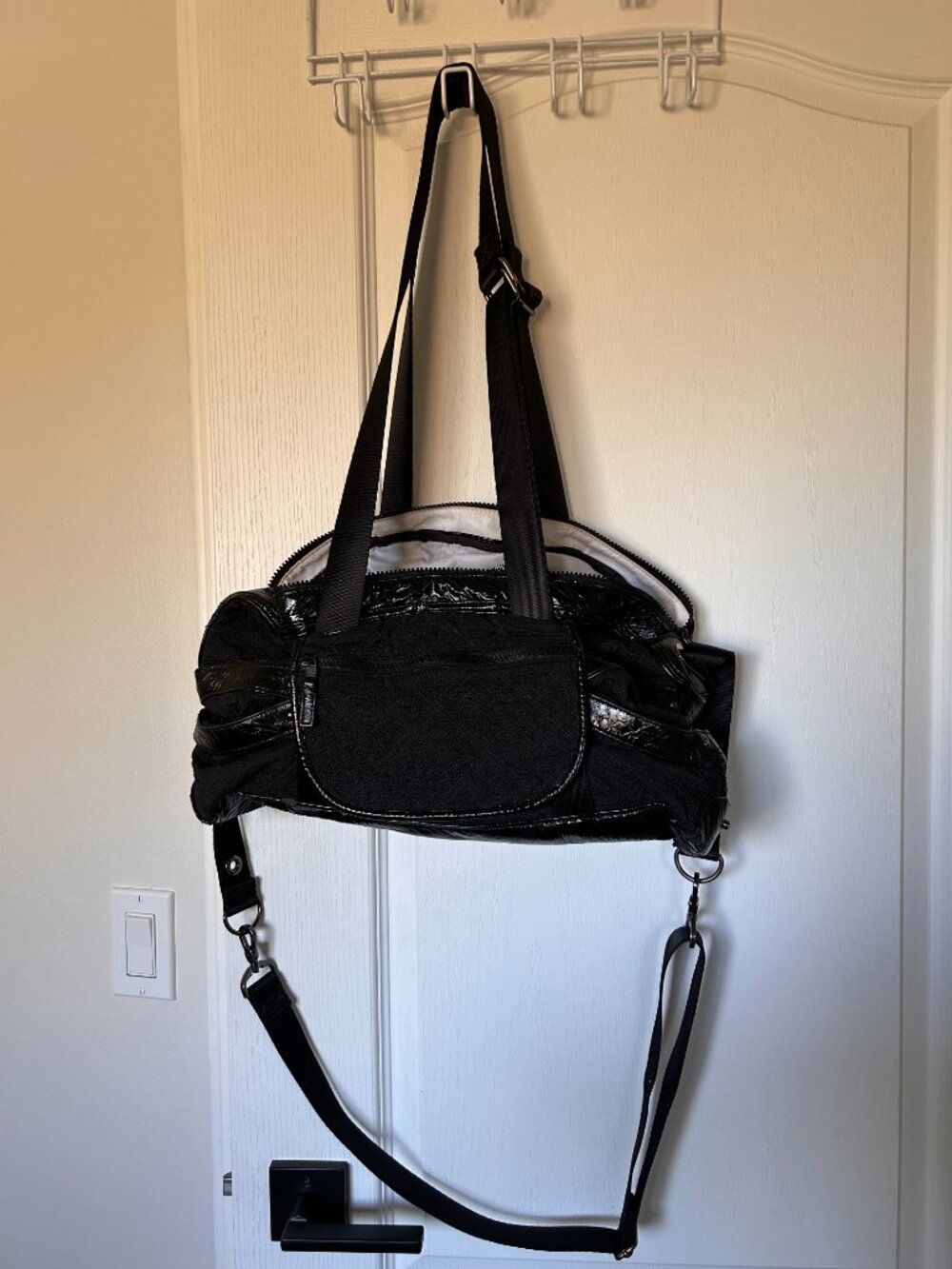 LULULEMON Circuit Gym Bag in black - Picture 1 of 10